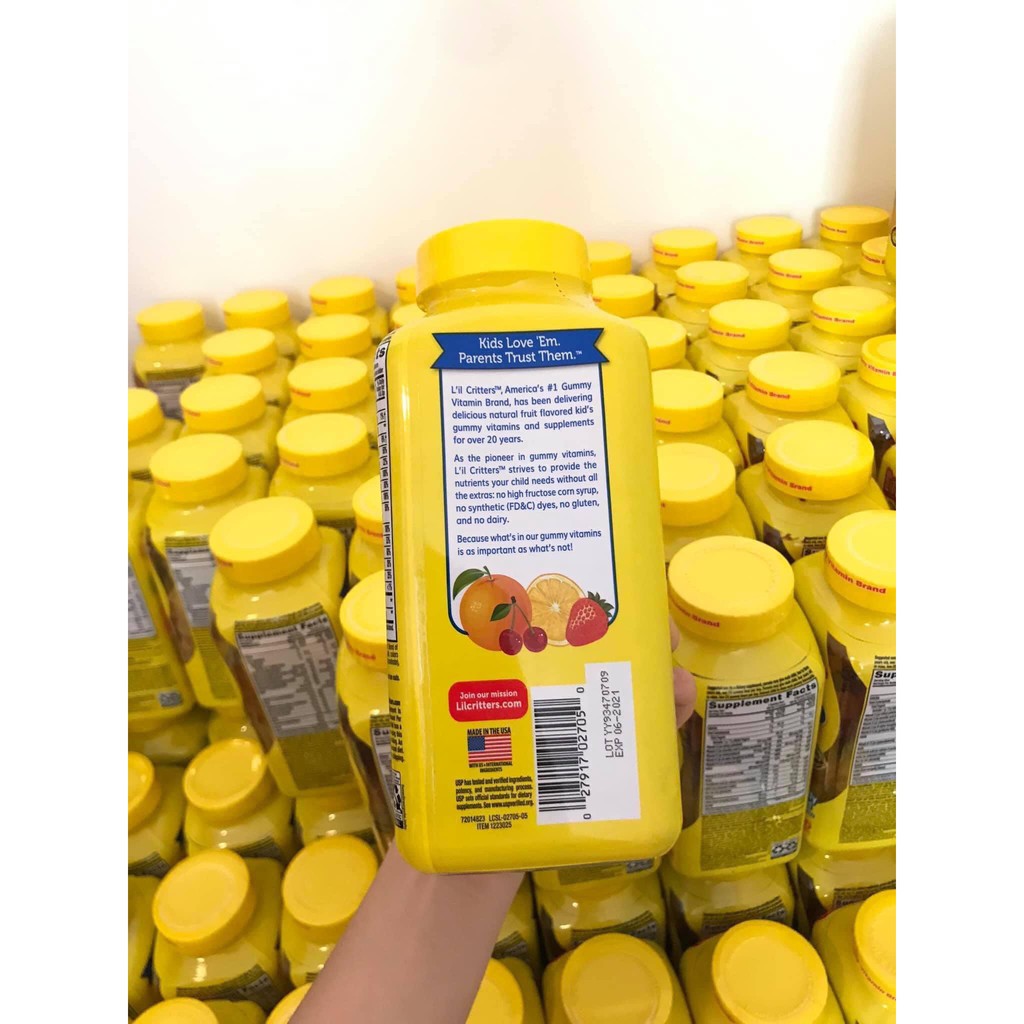 Sản phẩm L’il Critters Gummy Vites có dạng viên kẹo