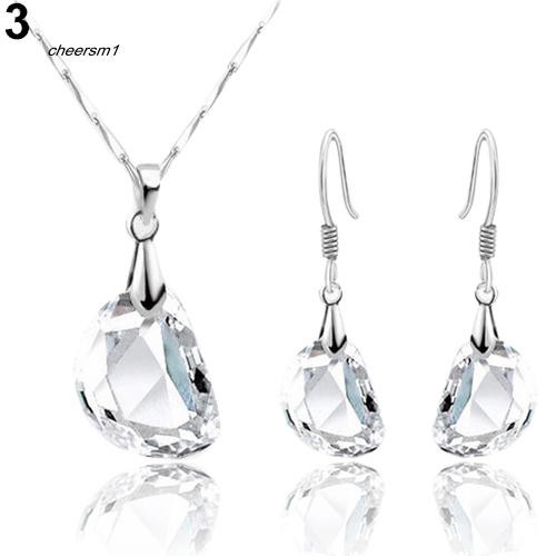 Bộ nữ trang đính đá kiểu dáng sang trọng