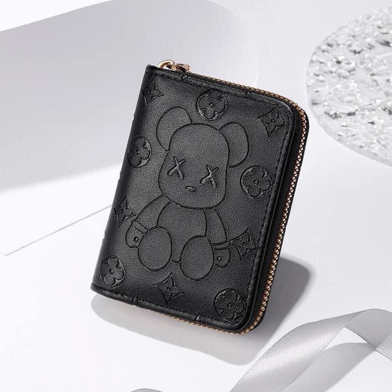 Ví ngan cầm tay khóa kéo gấu Mochi in dập nổi 2023