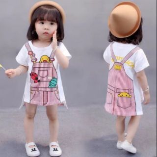 Đầm thun giả yếm dễ thương cho bé gái.