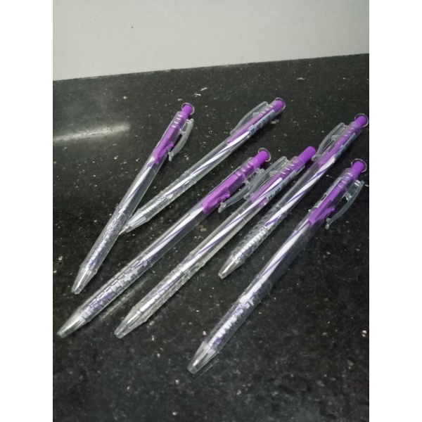 01 cây bút bi 0.7mm ruột tím