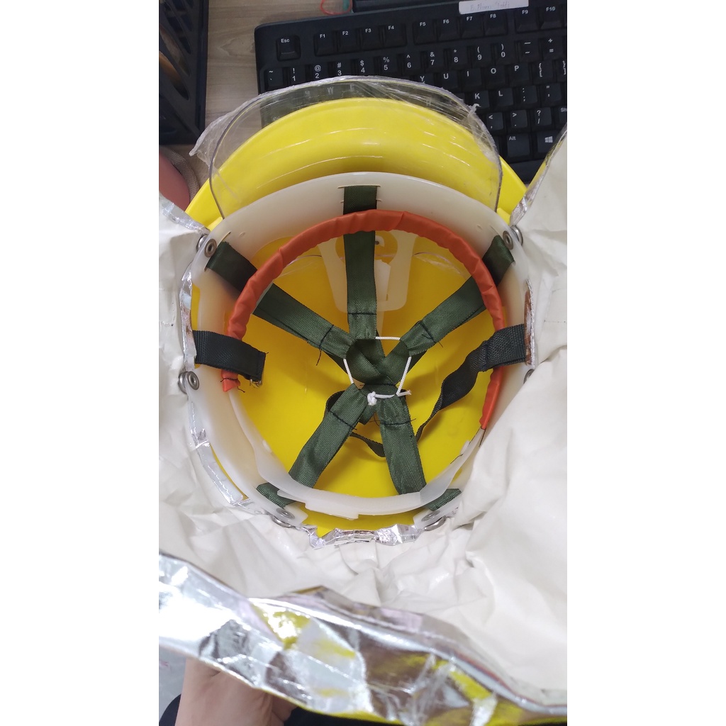 Nón chữa cháy cho lính cứu hỏa _ Hình chụp thật