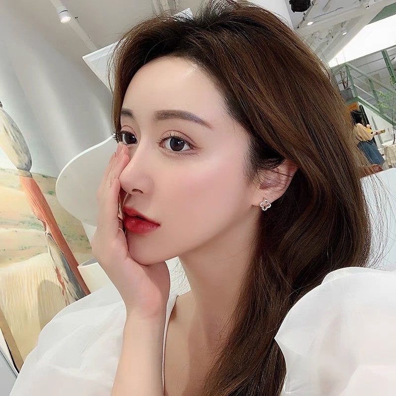 Khuyên Tai Hoa 4 Cánh Rỗng Monogram Đính Đá - Vani Store - TS000662