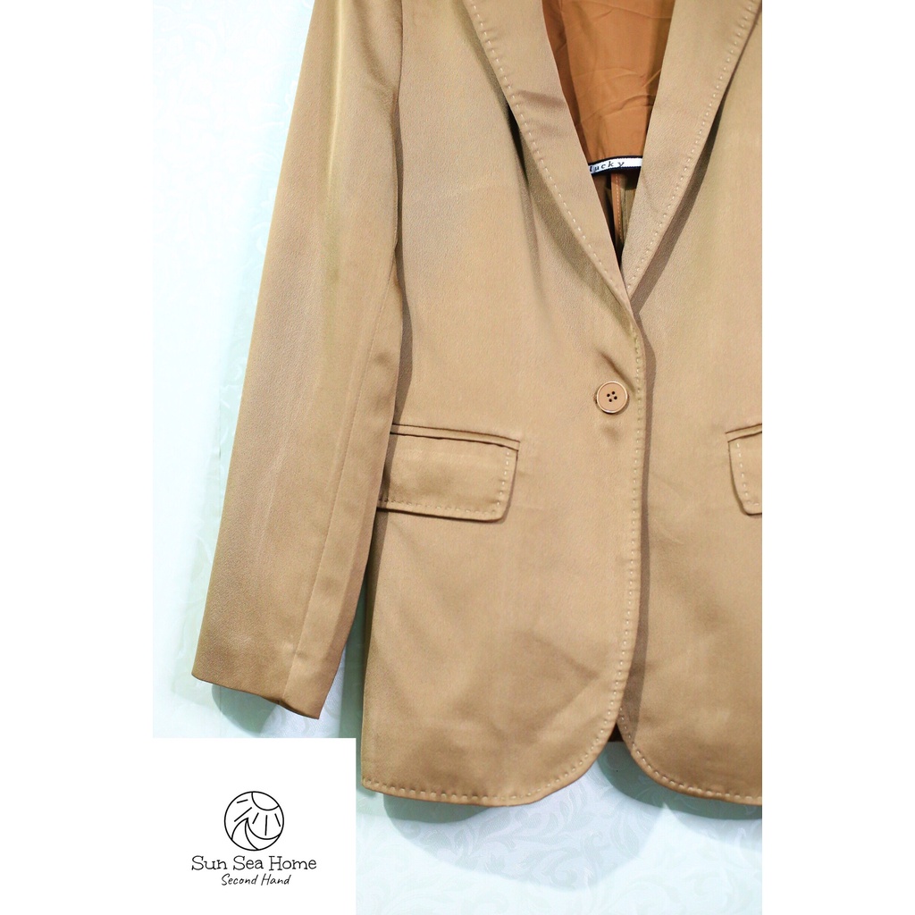 Áo khoác blazer màu nâu tây chất lụa secondhand