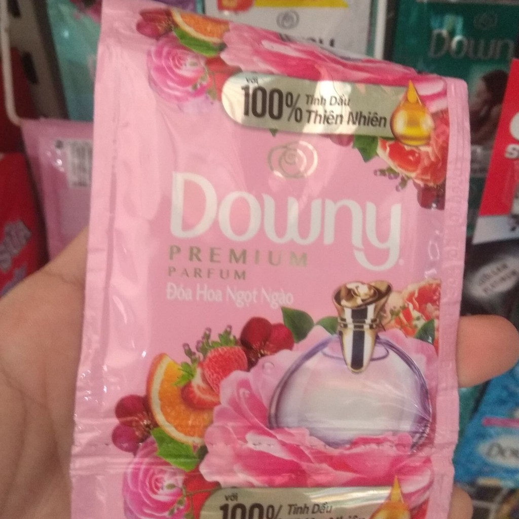 Nước xả vải Downy Premium Parfum Đóa hoa ngọt ngào dây 10 gói x 20ml