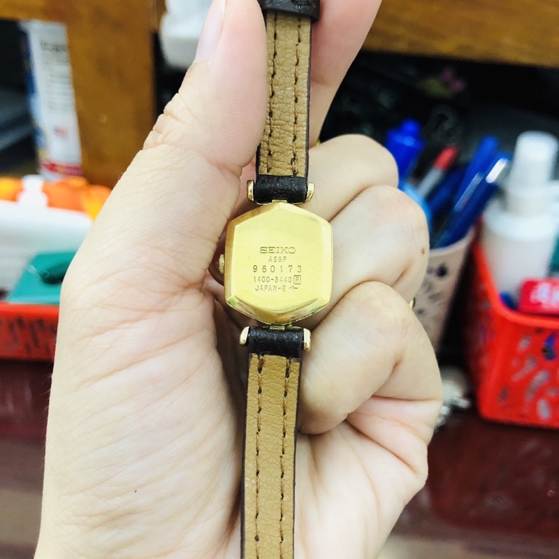 Đồng hồ nữ si nhật hiệu Seiko bọc vàng full đít