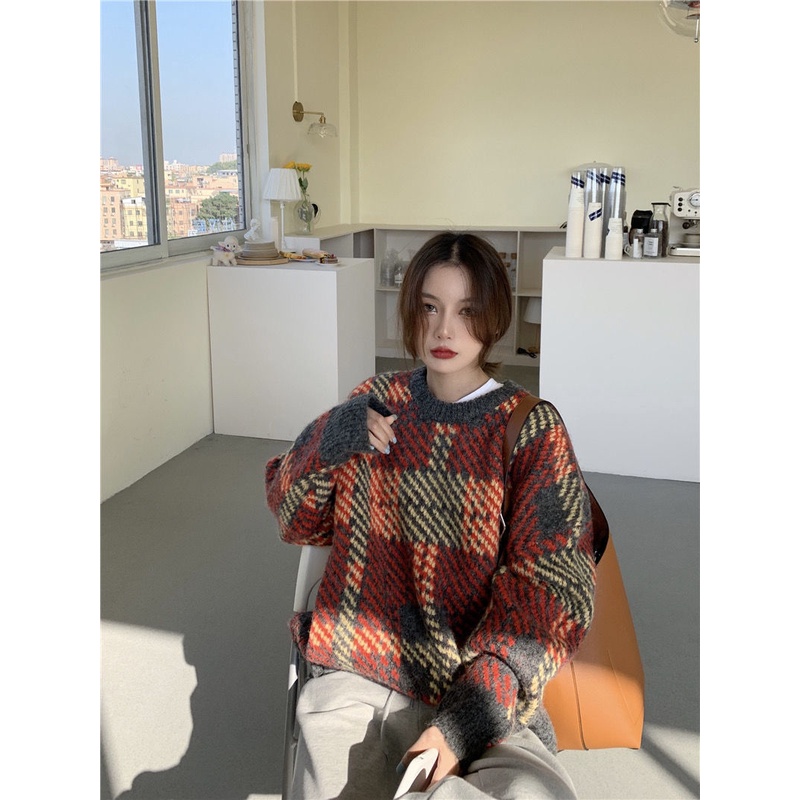 Áo sweater dáng rộng hở lưng phối màu phong cách retro Nhật Bản thời trang thu đông cho nữ 2021