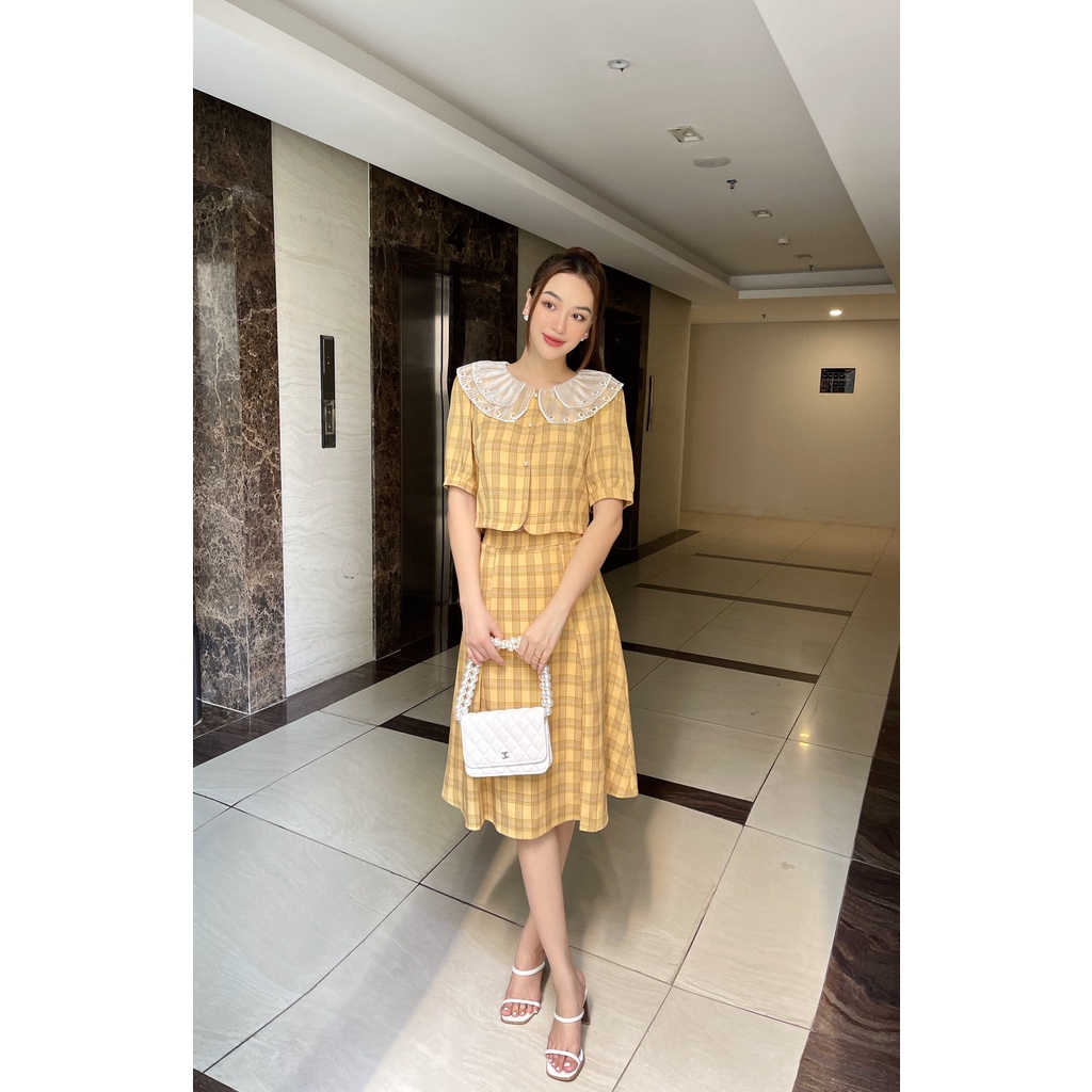 Set vàng kẻ cổ thêu