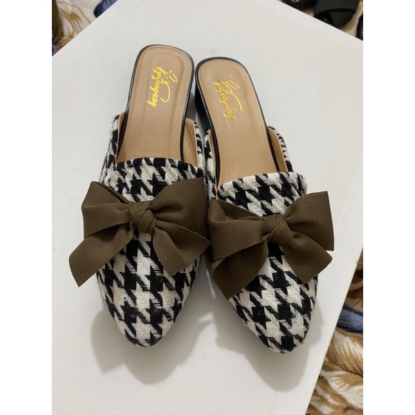 Giày sục nữ mũi nhọn gắn nơ