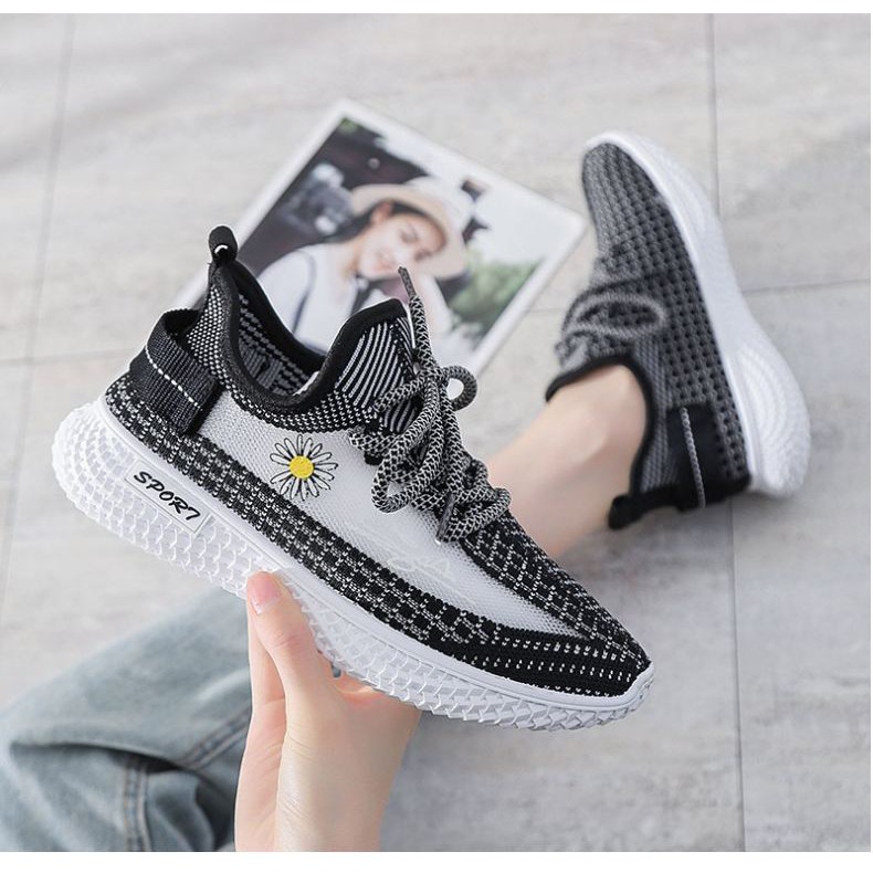 Giày thể thao nữ yz thêu hoa cúc đế bánh mì siêu đẹp