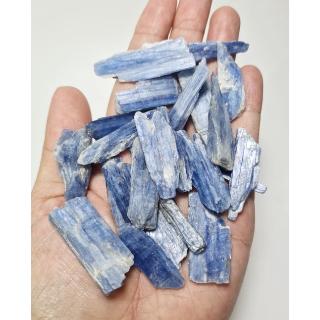 Kyanite thô tự nhiên có 3 kích cỡ dùng sưu tầm trưng bày, làm handmade, thanh tẩy bài tarot..