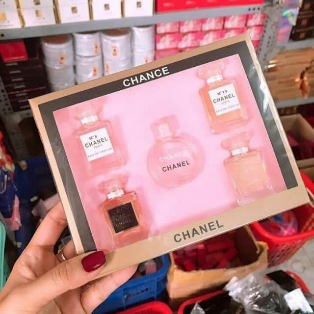 Nước hoa 200k/1 set.