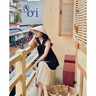 Set áo đen chéo cổ cổ yếm phối chân váy nude