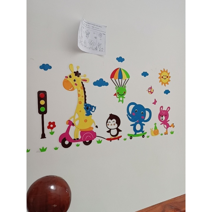 Tranh mica 3d dán tường mẫu tranh các con vật tham gia giao thông, trang trí phòng cho bé, mầm non, mẫu giáo