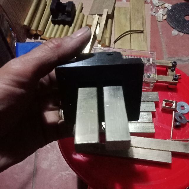 2 thanh đồng cắt sẵn và nhựa in 3d chế trụ hàn cell pin