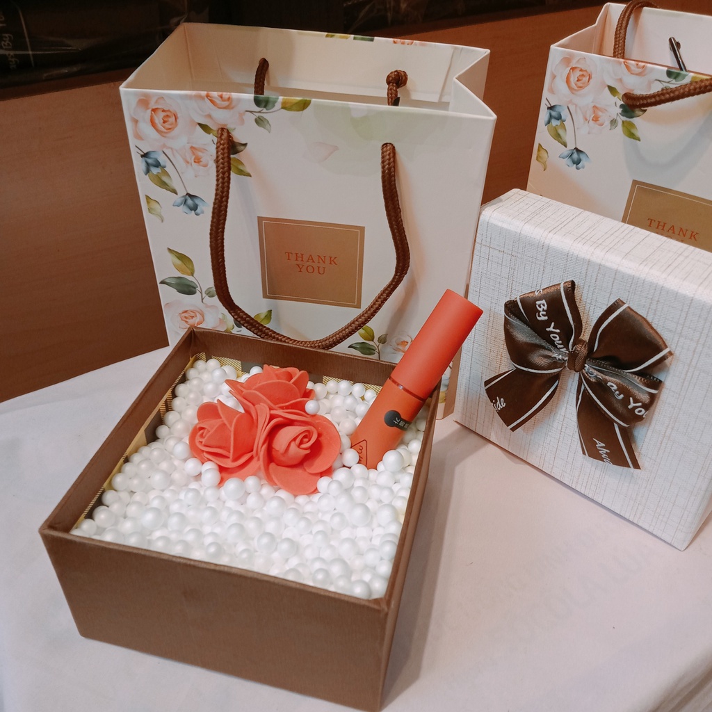 (11x11x6.5cm) Hộp đựng quà tặng kèm túi mix phụ kiện tặng 20/10, 8/3, valentine, ngày kỷ niệm, nhân dịp đặc biệt (A6)