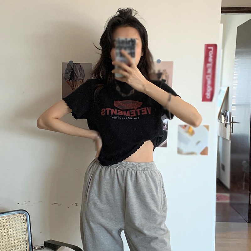 Áo croptop tay ngắn thun cổ tròn họa tiết in chữ phong thời trang cho nữ