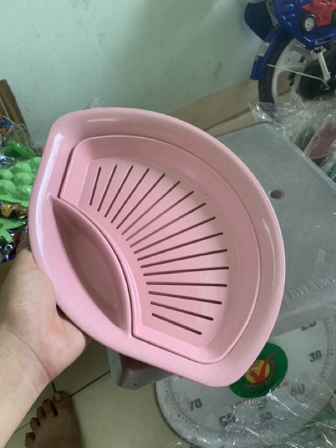 khay đựng thức ăn lúa mạch hình có giá róc nước