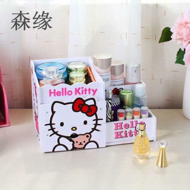 KỆ MỸ PHẨM HELLO KITTY 202
