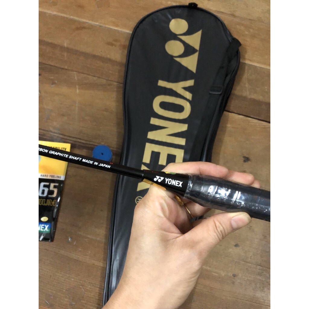 1 Cây vợt cầu lông khung Carbon chịu lực đan máy căng 9kg tặng cước và quấn cán chống trơn