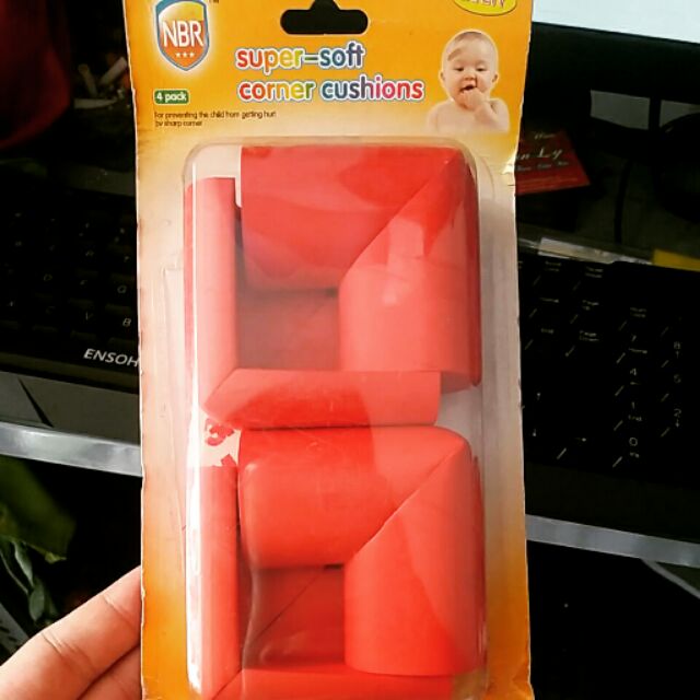 Set 4 miếng bịt góc bàn giữ an toàn cho bé