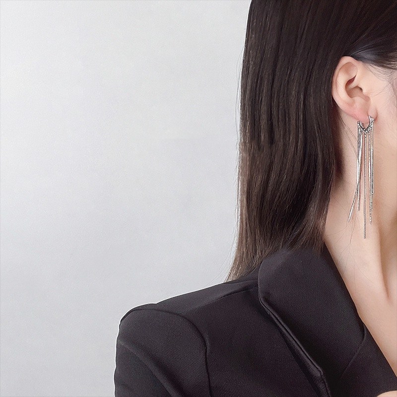 1 Đôi Bông Tai Màu Vàng/Bạc Dáng Dài Hình Trái Tim Đơn Giản Thời Trang Cho Nữ