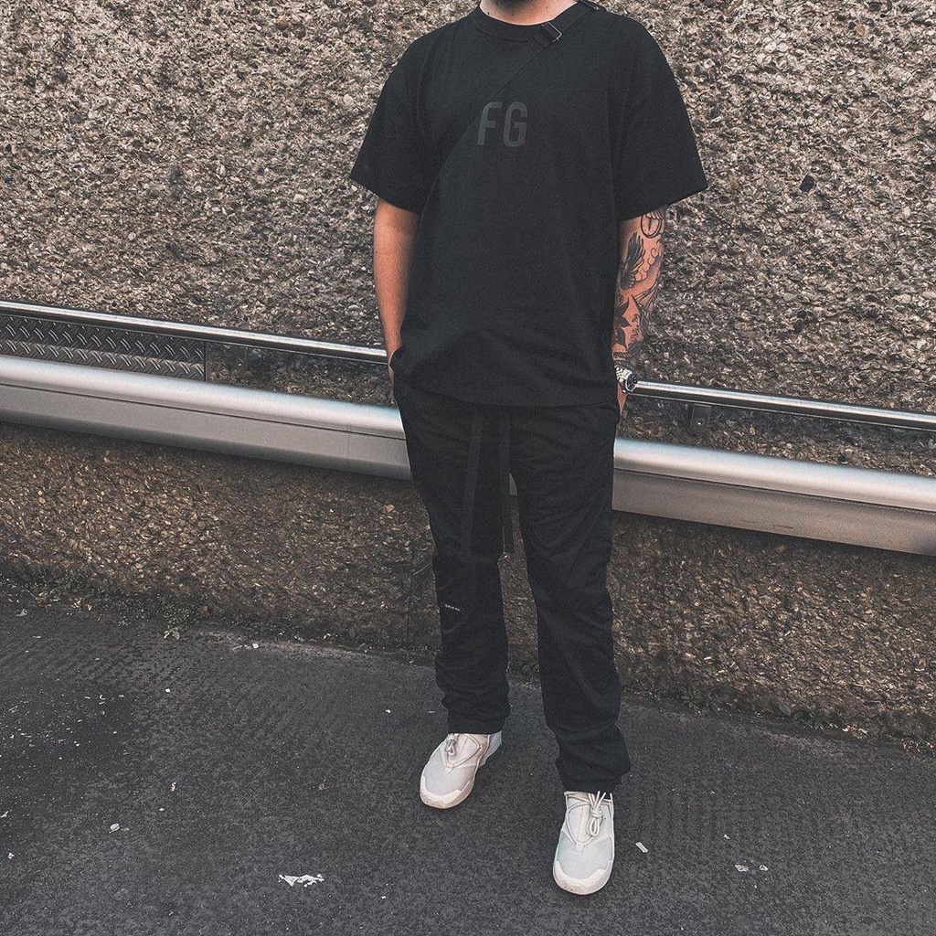 Quần dài Essentials FOG Nilon SS22, Fear Of God Essentials Pant, dạng vải gió, màu đen BapeVN