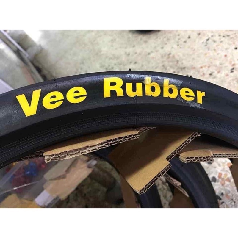 Võ chạy sân vee rubber