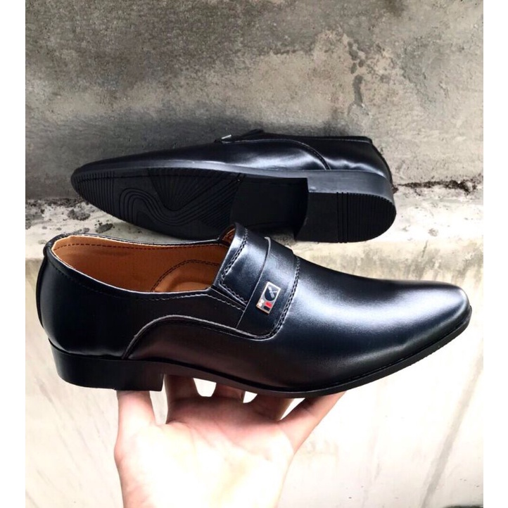 Giày công sở nam phom đẹp, mẩu mới, da mềm, màu đen sang trọng lịch lãm, mã GT04