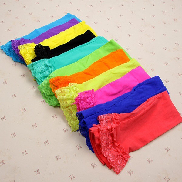 Quần legging màu trơn chất liệu nhung trang trí ren hoa xinh xắn cho bé