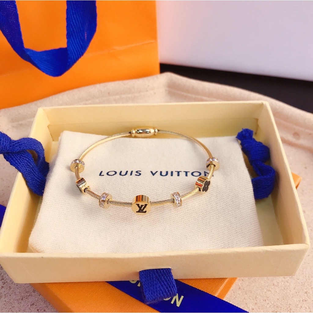 Vòng Tay Louis Vuitton Bằng Thép Titan Họa Tiết Chữ LV Sang Trọng Thời Trang