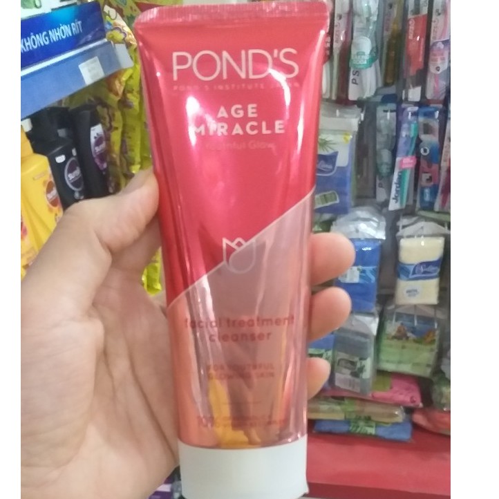 Sữa rửa mặt Pond's