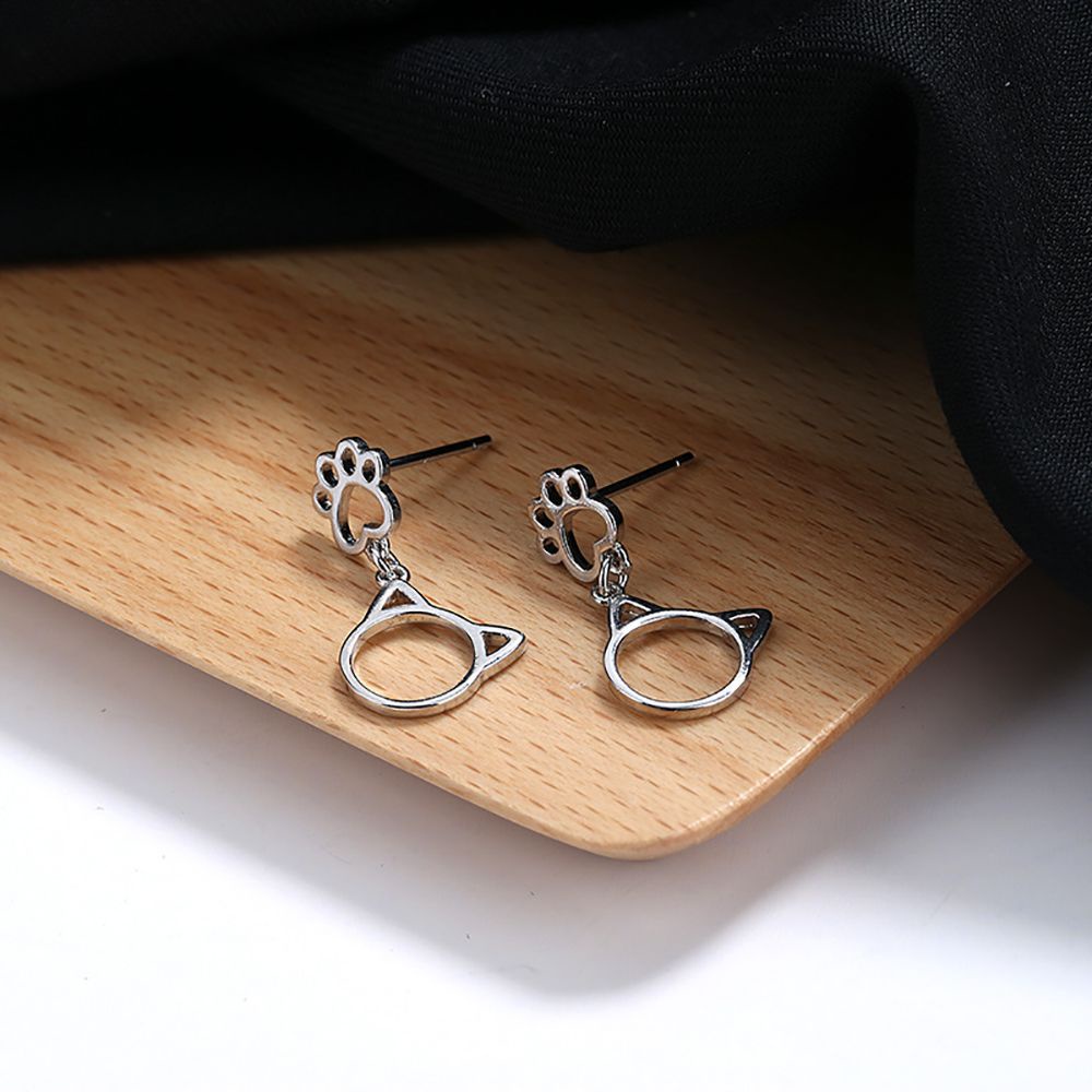 Khuyên tai bằng đồng hình chân mèo thiết kế dễ thương cá tính cho nữ