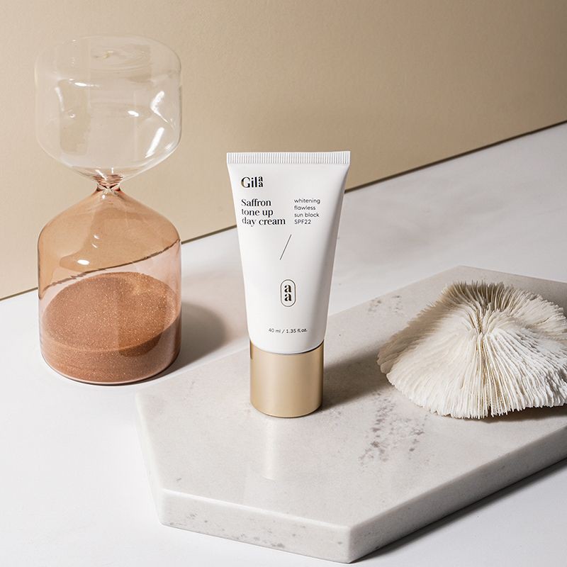 saffron tone up day cream