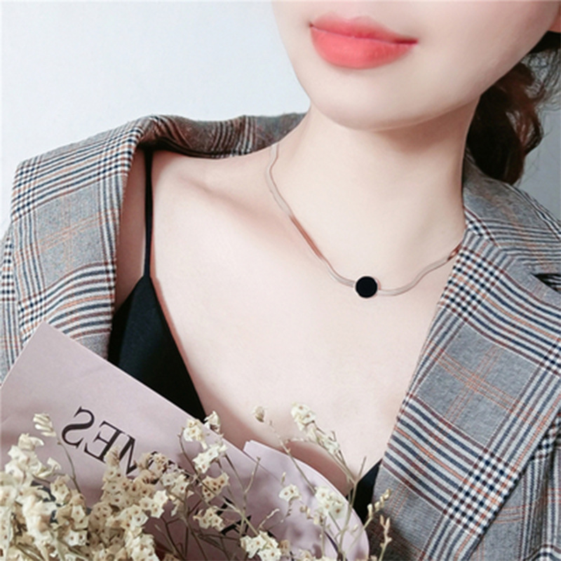 Dây Chuyền Thép Titan Mạ Vàng 18K Mặt Hình Cỏ Bốn Lá Thời Trang