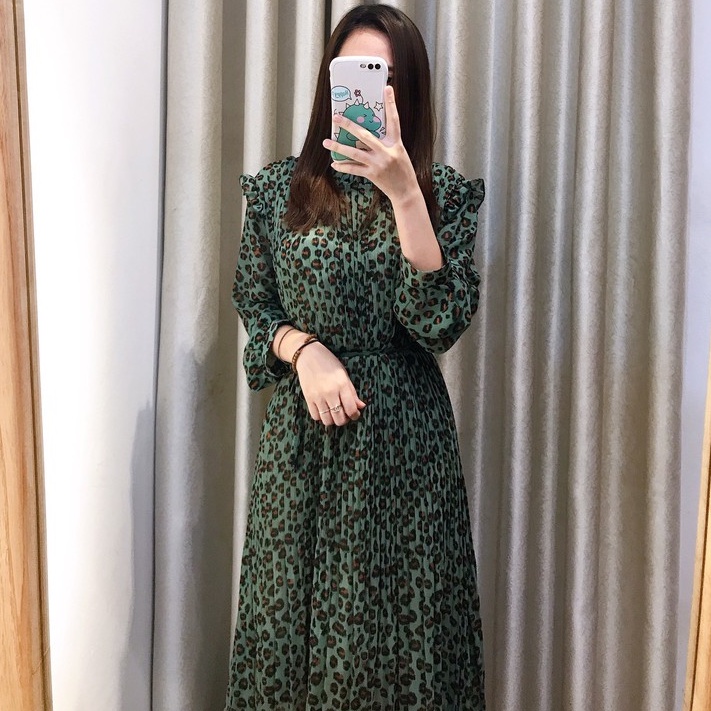 Váy voan xếp li