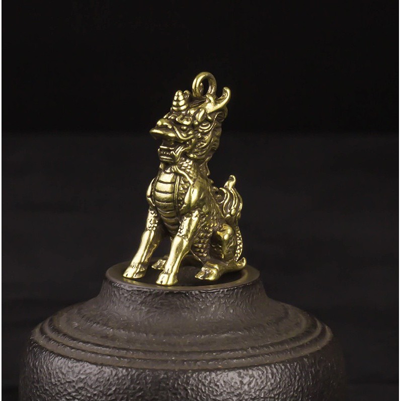 Tượng Phong Thủy Bằng Đồng Hình Con Kỳ Lân Ngồi (Kích cỡ: 2.3 x 3.5cm)
