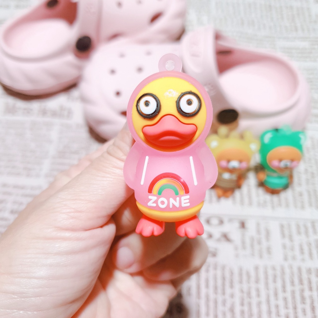 Sticker dán dép cross / nút gắn hkdesign mẫu hoạt hình có đèn loại 4D TO nhựa
