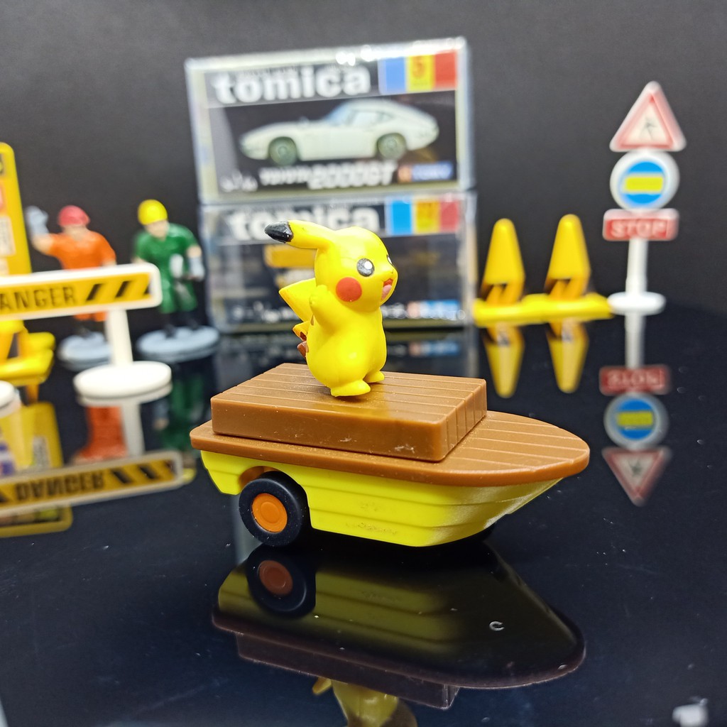 Nintendo Pocket Monsters Pikachu Made in japan 2010 tương đương Tomica 1/64 chạy bánh đà