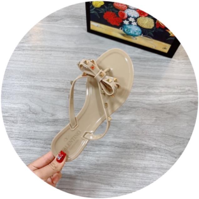 <3 | Sales | Dép kẹp valentino nơ tán đinh fullbox . . Tháng 7 👡 ! ! * *