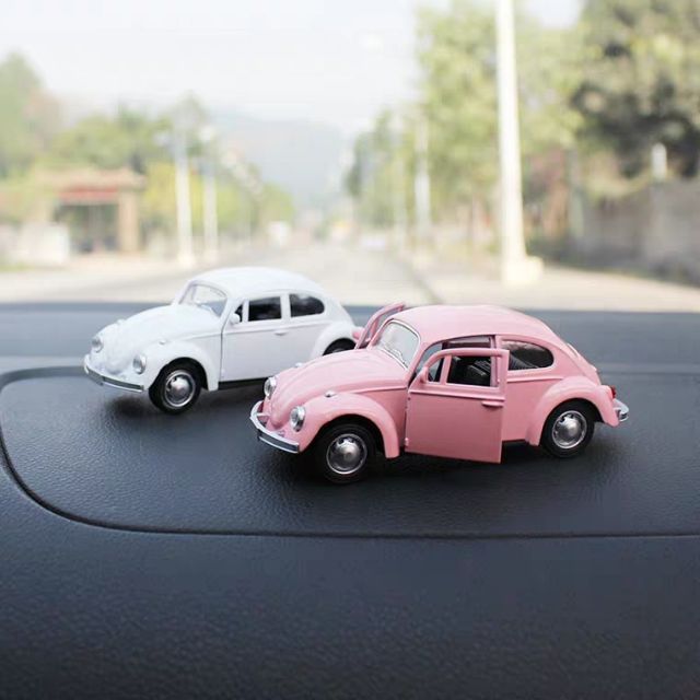 Xe BEETLE mô hình trang trí taplo ô tô làm từ hợp kim