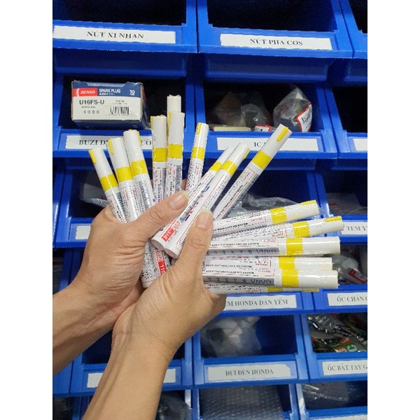 Bút sơn đánh dấu ốc cho xe máy