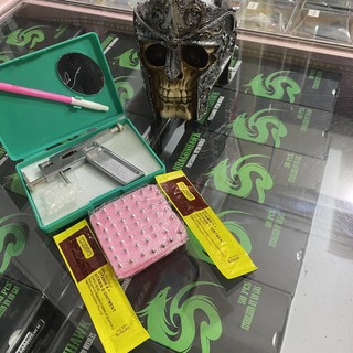 Dụng cụ bấm lỗ tai kèm 79 khuyên tai