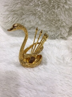 Bộ giỏ để thìa(dĩa) và 6 (thìa hoặc dĩa) màu vàng