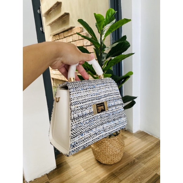 Túi CNK Padlock Trapeze bag