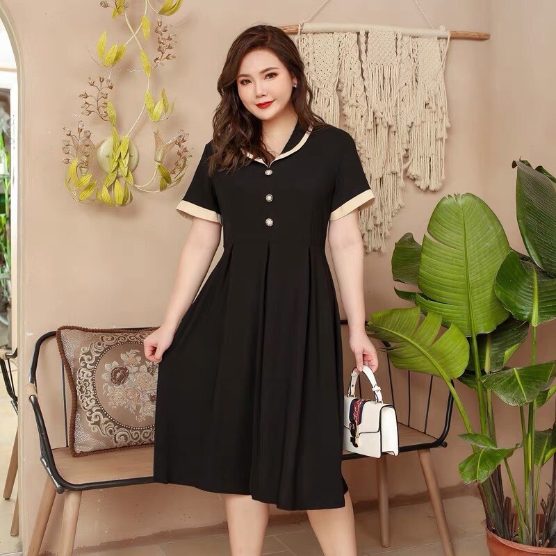 Đầm Váy Đi Tiệc Bigsize MAIHOUSE Xếp Ly Dáng Xoè Cổ V Phối Viền Đính Cúc Tay Ngắn Chất Thun Màu Đen - D2371