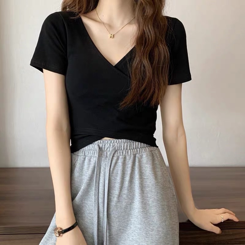 Áo phông croptop mặc được hai kiểu Áo thun trơn basic dễ phối đồ