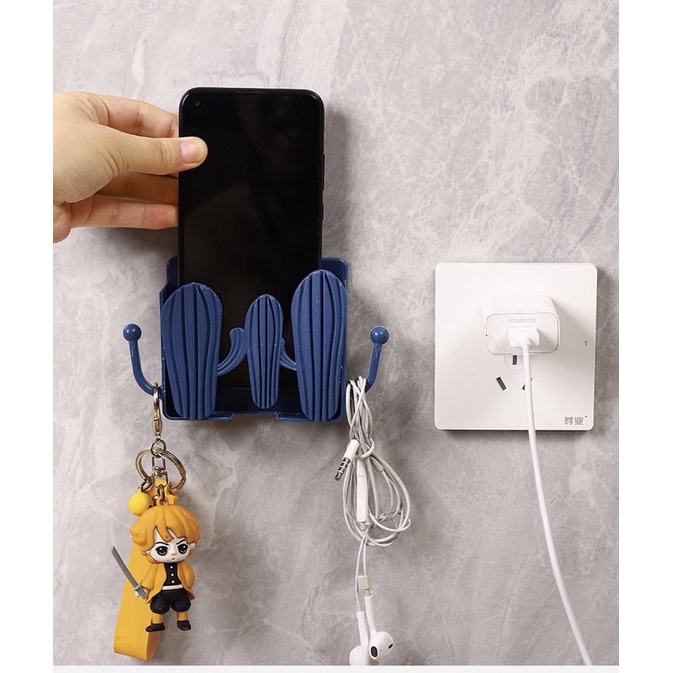 Kệ đựng điện thoại, điều khiển remote dán tường hình 3 cây xương rồng có lỗ cắm sạc và có 2 móc treo phụ kiện tiện lợi