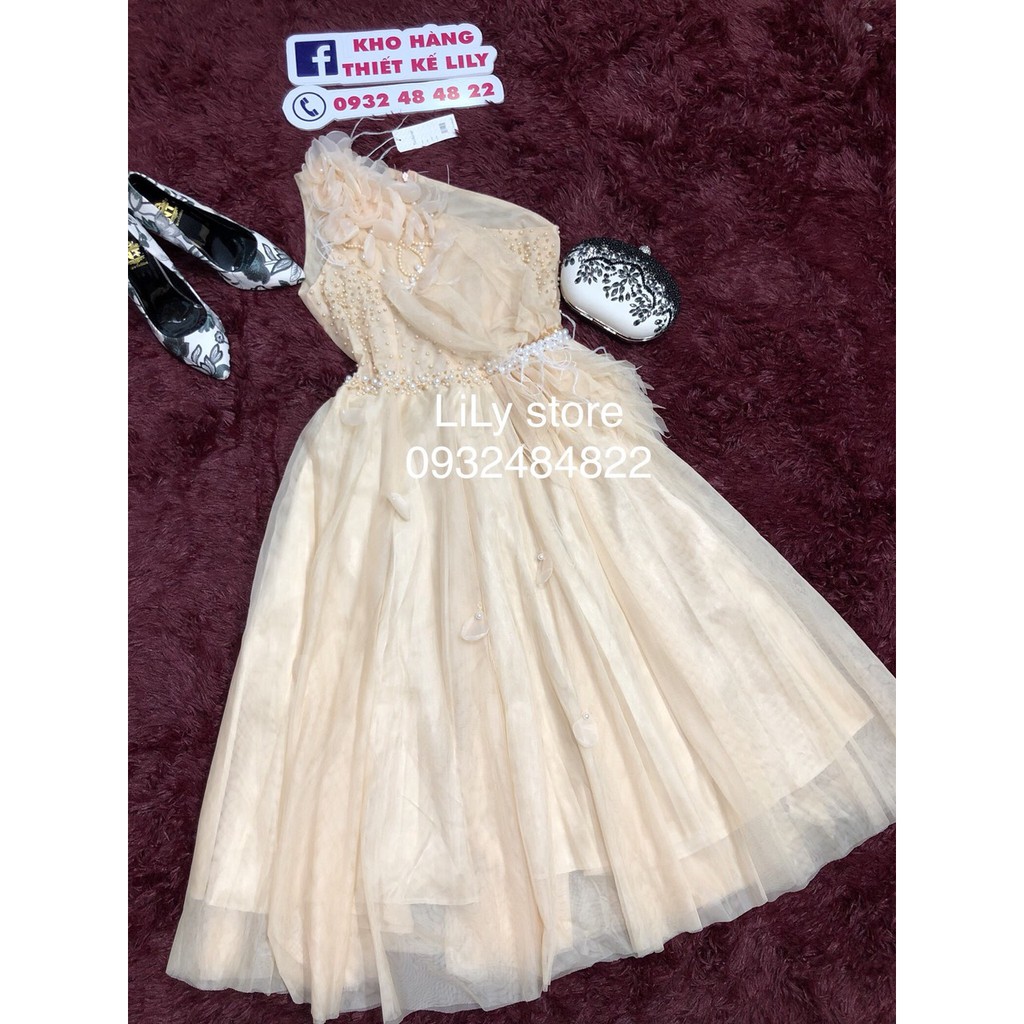 Lệch vai hoa nổi phối cườm và lông vũ SIÊU SANG ành video thật 1000%