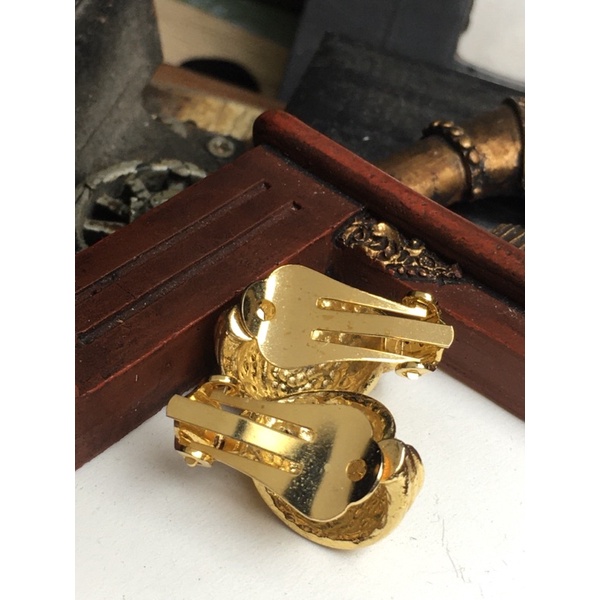 Bông tai kẹp vintage- hoa văn vỏ sò đơn giản